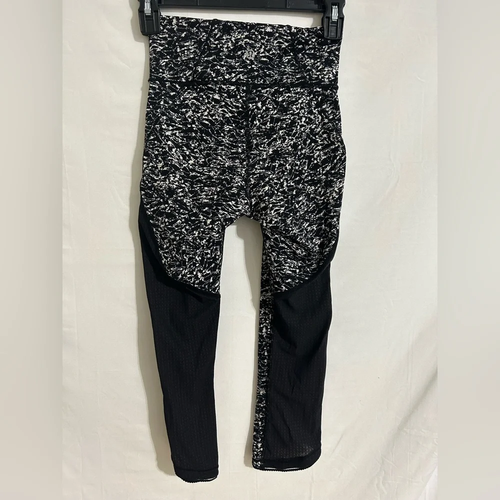 Lululemon Deep Breath Crop (21